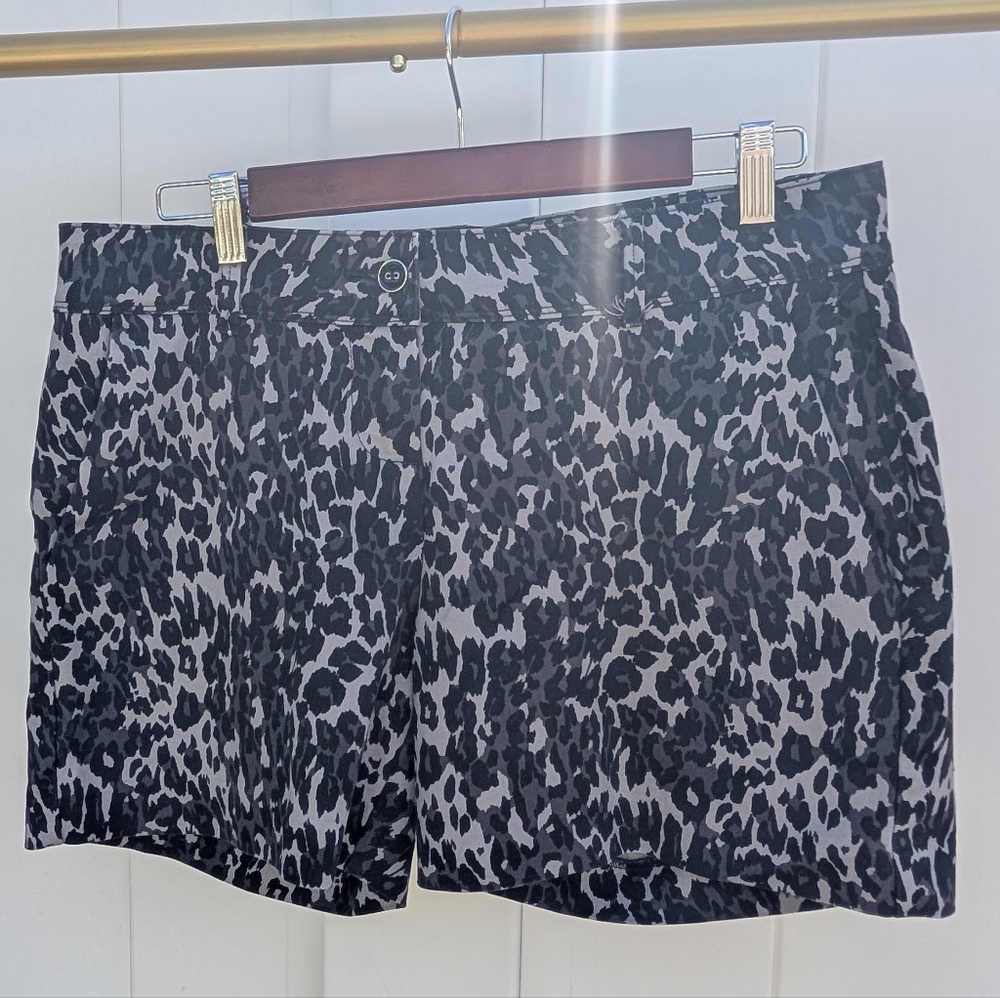 Isaac Mizrahi Women's Black and Gray Leopard Print Shorts